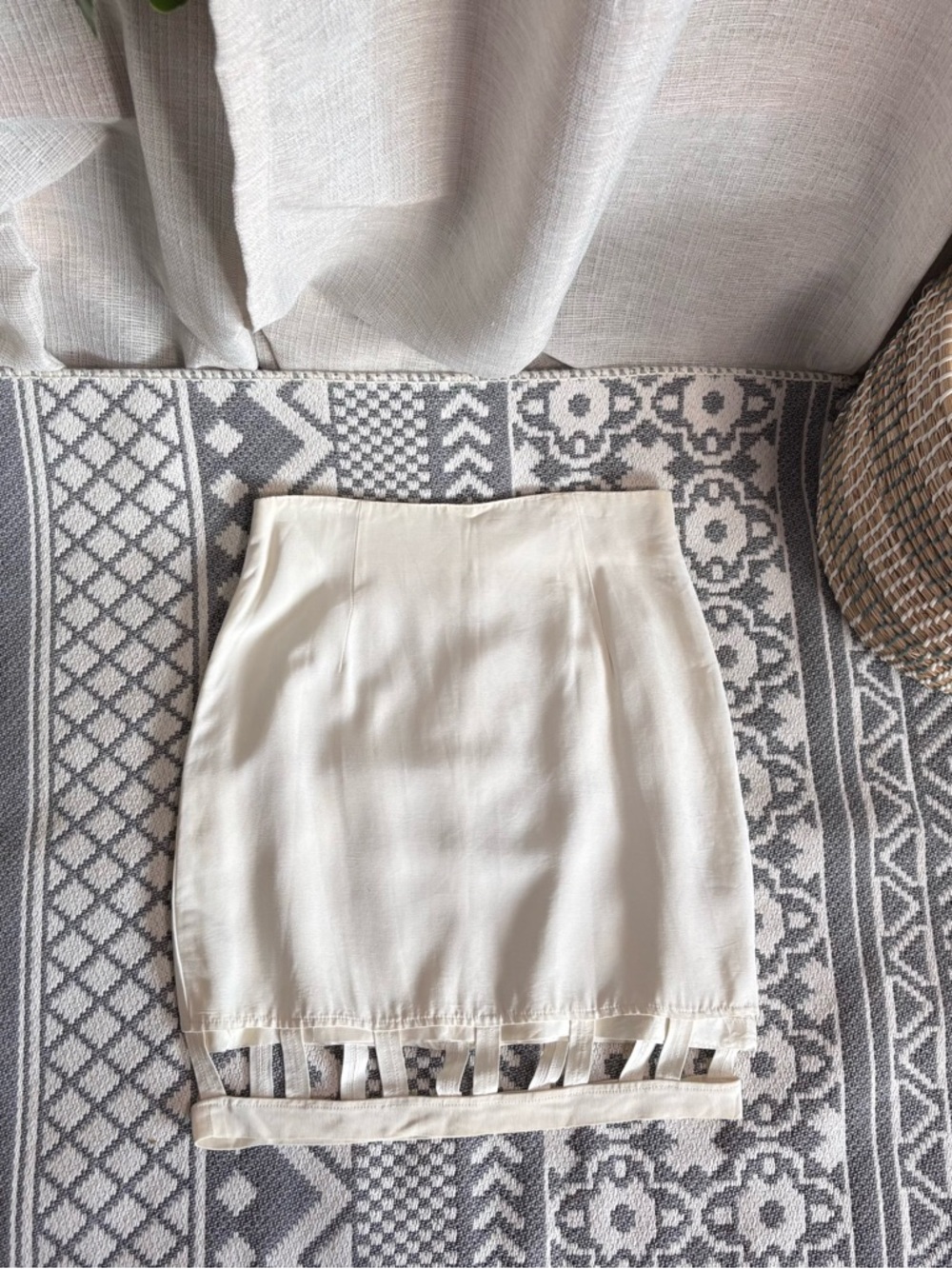 Vintage 90s Caged Hem White High Waist Pencil Skirt
